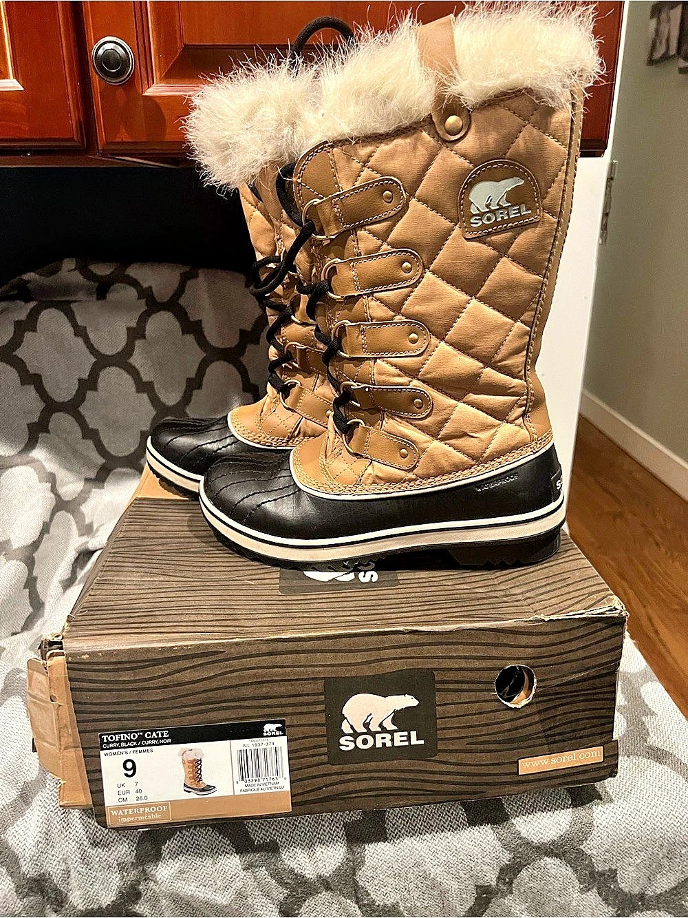 Sorel TOfino™ Cate Quilted Winter Boots Brown & Black US 9 Like New